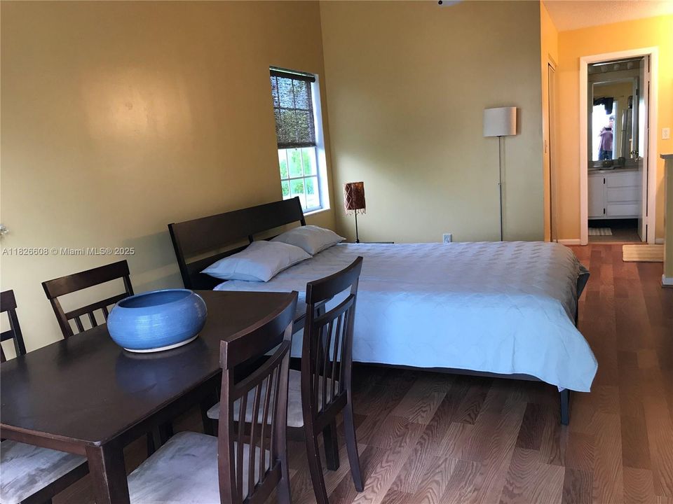 Active With Contract: $1,500 (1 beds, 1 baths, 1734 Square Feet)