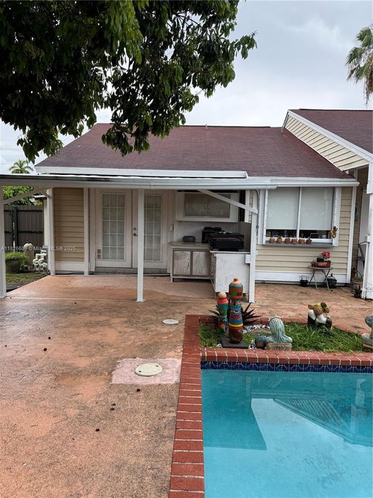 Active With Contract: $1,500 (1 beds, 1 baths, 1734 Square Feet)