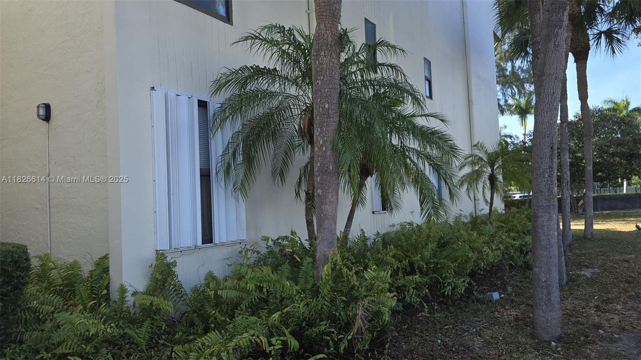 For Sale: $310,000 (3 beds, 2 baths, 1380 Square Feet)