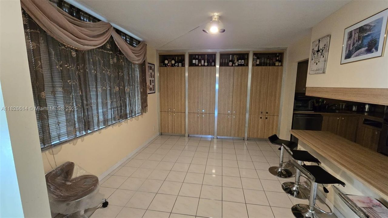 For Sale: $310,000 (3 beds, 2 baths, 1380 Square Feet)