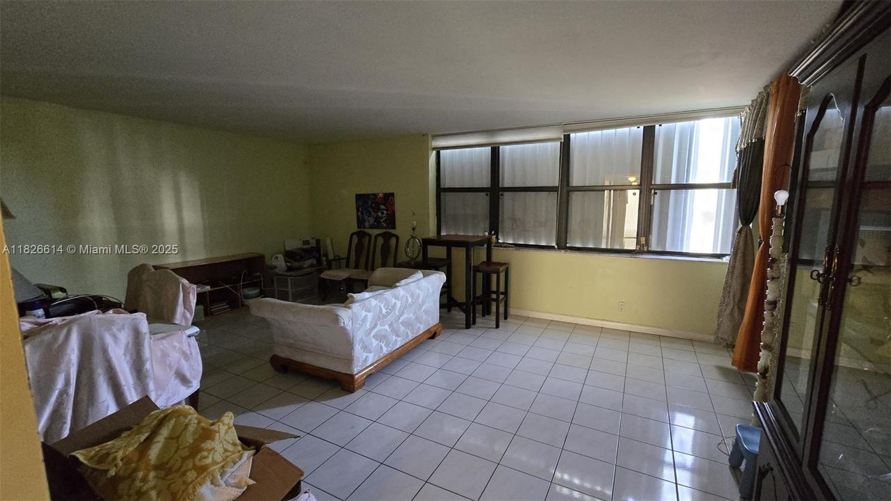 For Sale: $310,000 (3 beds, 2 baths, 1380 Square Feet)