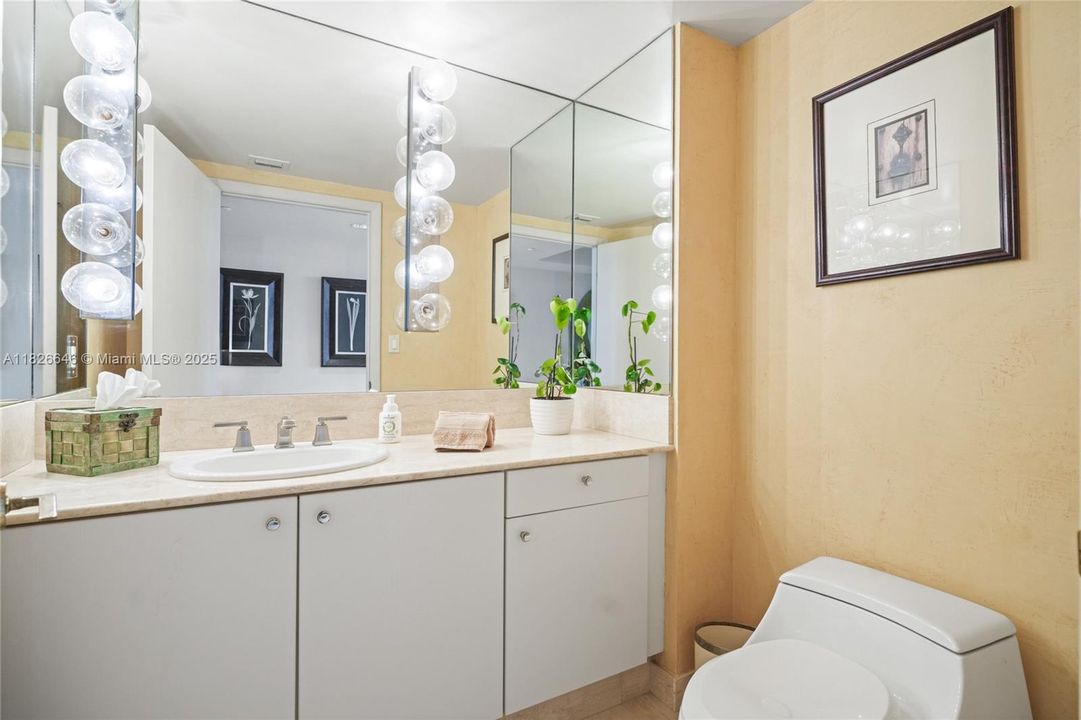 Под контрактом: $1,500,000 (2 спален, 2 ванн, 2730 Квадратных фут)