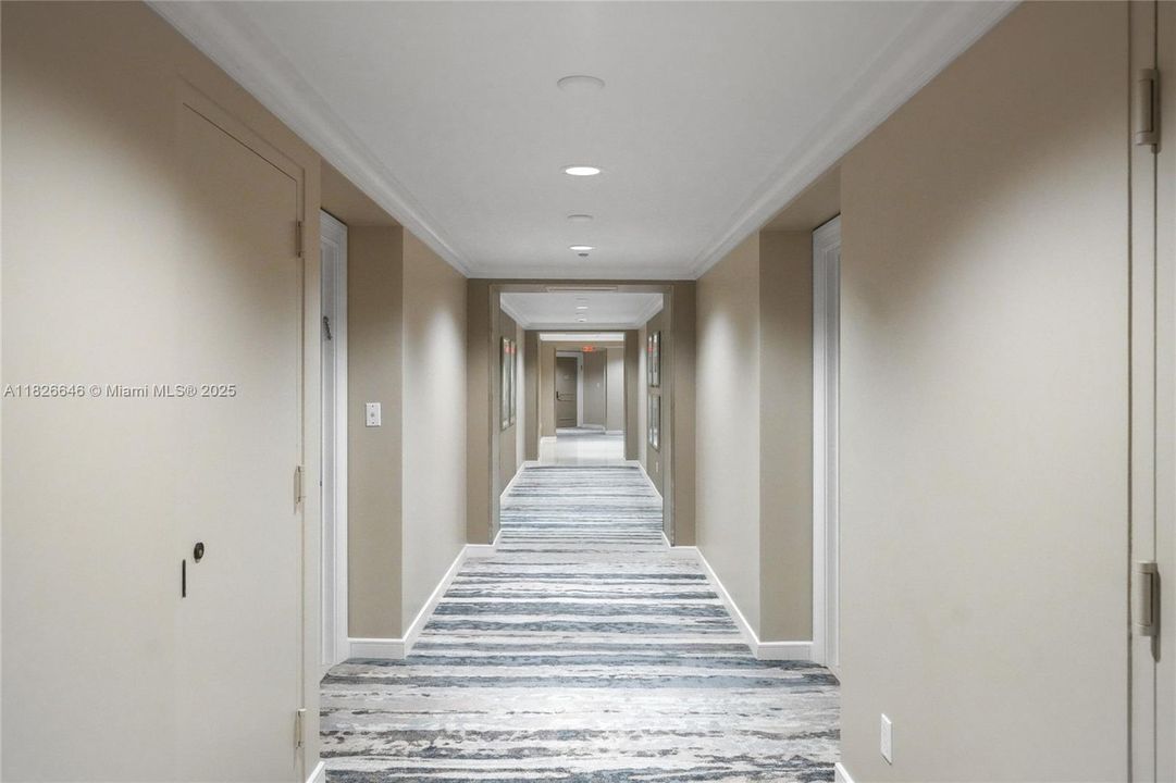 Под контрактом: $1,500,000 (2 спален, 2 ванн, 2730 Квадратных фут)