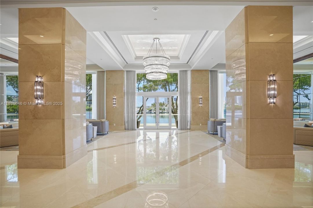 Под контрактом: $1,500,000 (2 спален, 2 ванн, 2730 Квадратных фут)