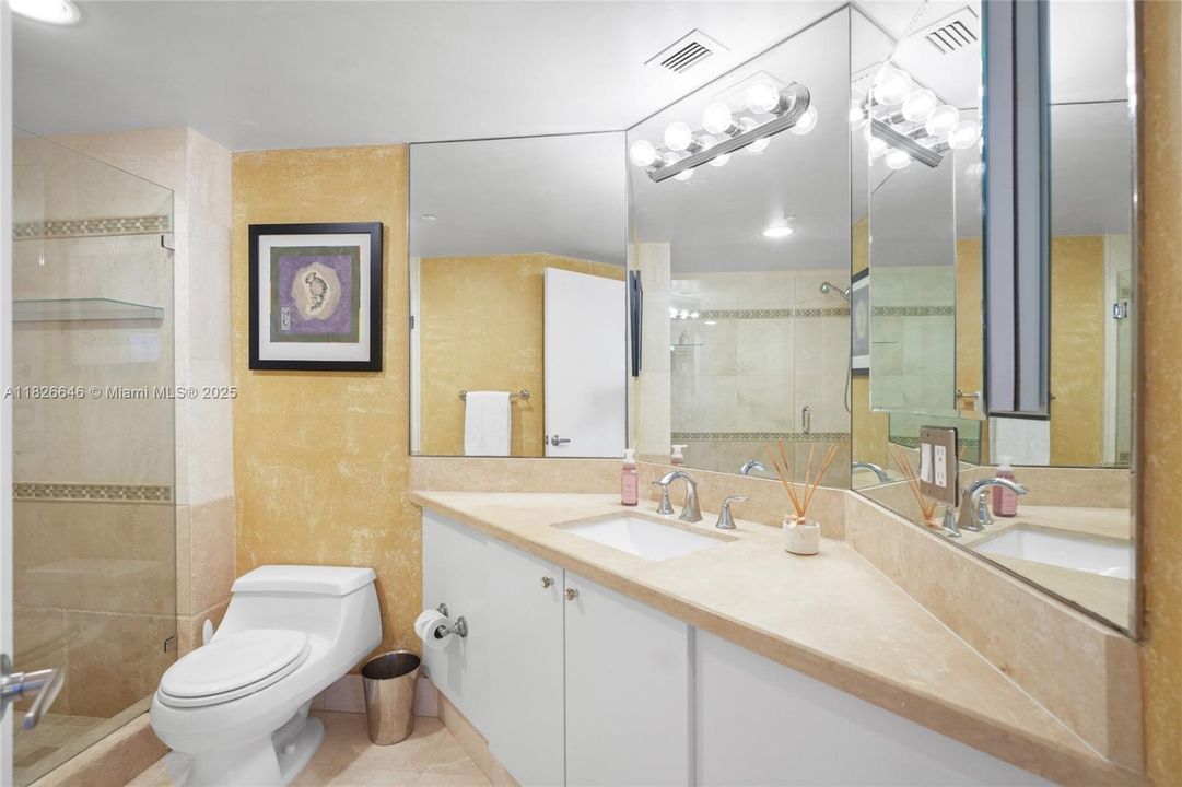 Под контрактом: $1,500,000 (2 спален, 2 ванн, 2730 Квадратных фут)