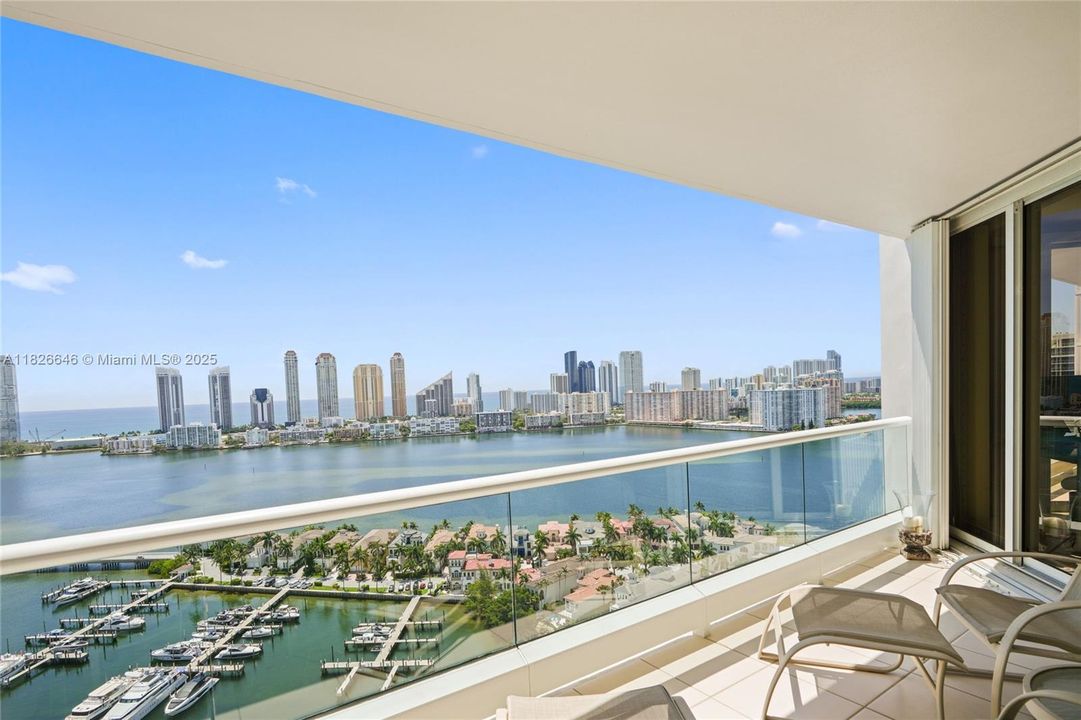 Под контрактом: $1,500,000 (2 спален, 2 ванн, 2730 Квадратных фут)