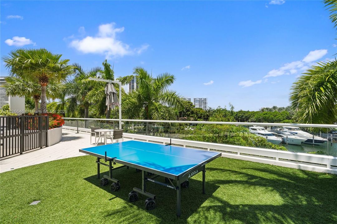 Под контрактом: $1,500,000 (2 спален, 2 ванн, 2730 Квадратных фут)