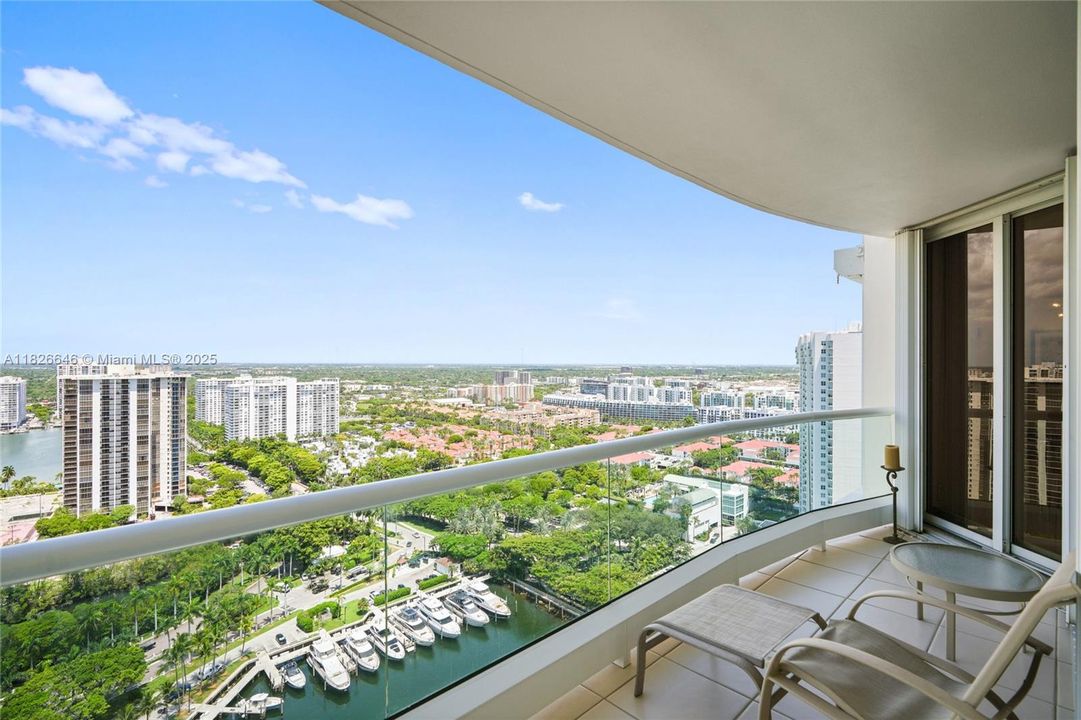 Под контрактом: $1,500,000 (2 спален, 2 ванн, 2730 Квадратных фут)