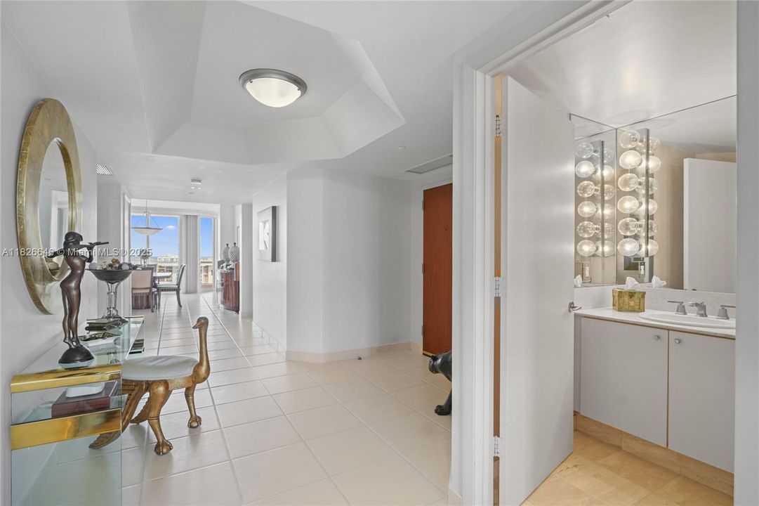 Под контрактом: $1,500,000 (2 спален, 2 ванн, 2730 Квадратных фут)