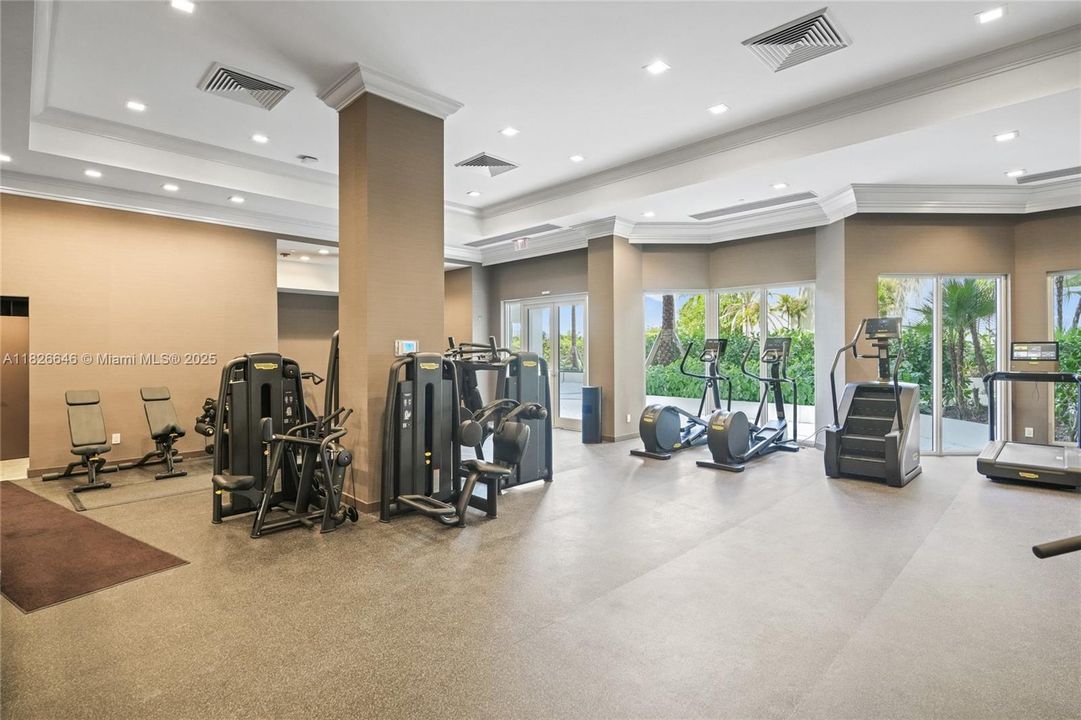 Под контрактом: $1,500,000 (2 спален, 2 ванн, 2730 Квадратных фут)