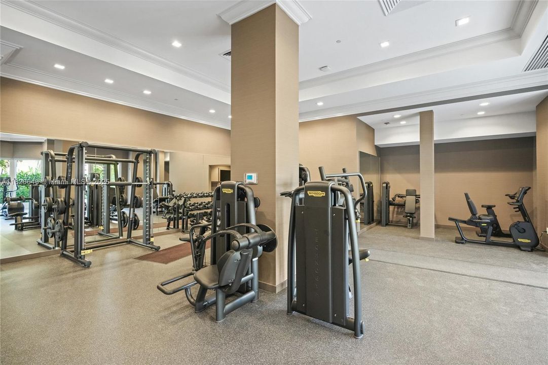 Под контрактом: $1,500,000 (2 спален, 2 ванн, 2730 Квадратных фут)