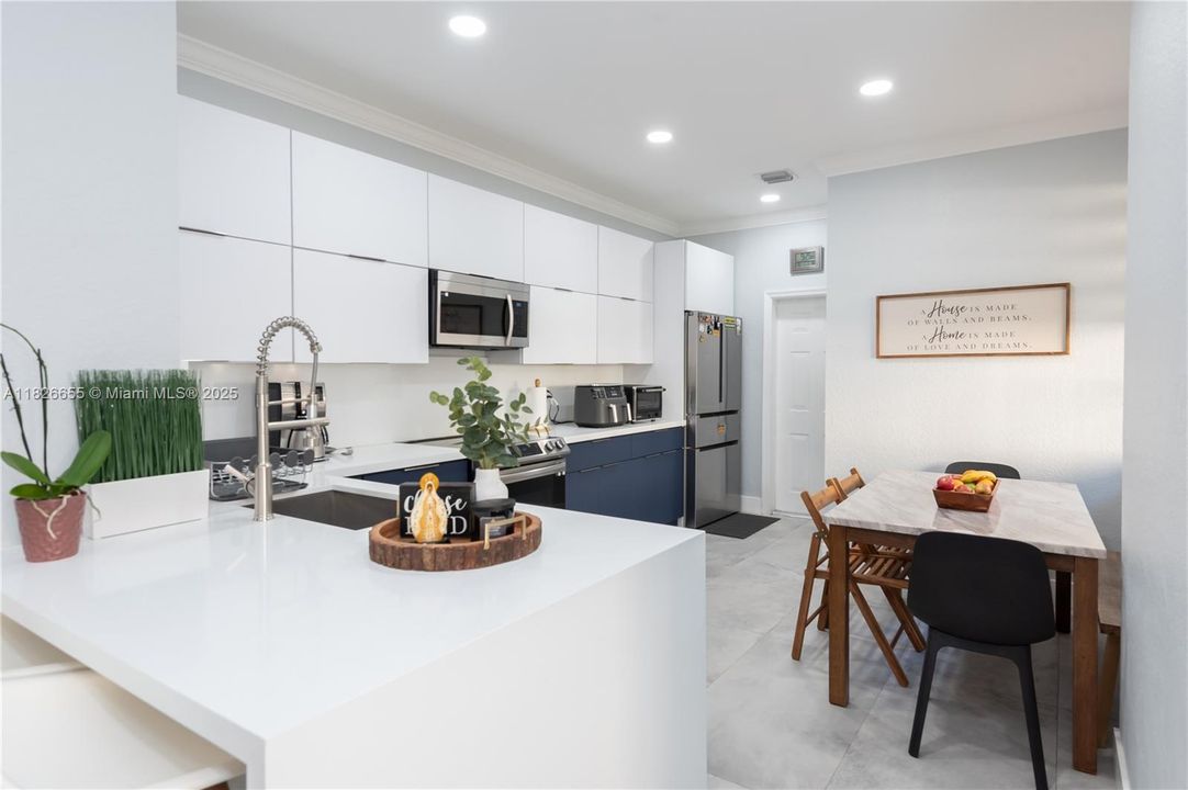 Под контрактом: $630,000 (4 спален, 2 ванн, 1790 Квадратных фут)