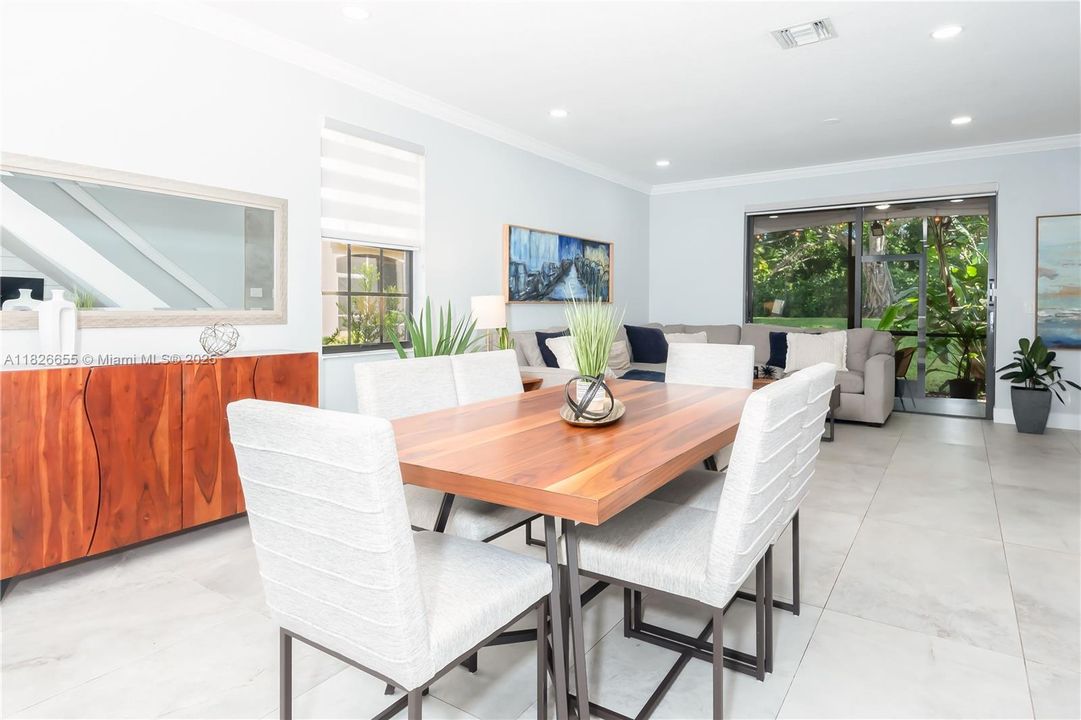 Под контрактом: $630,000 (4 спален, 2 ванн, 1790 Квадратных фут)