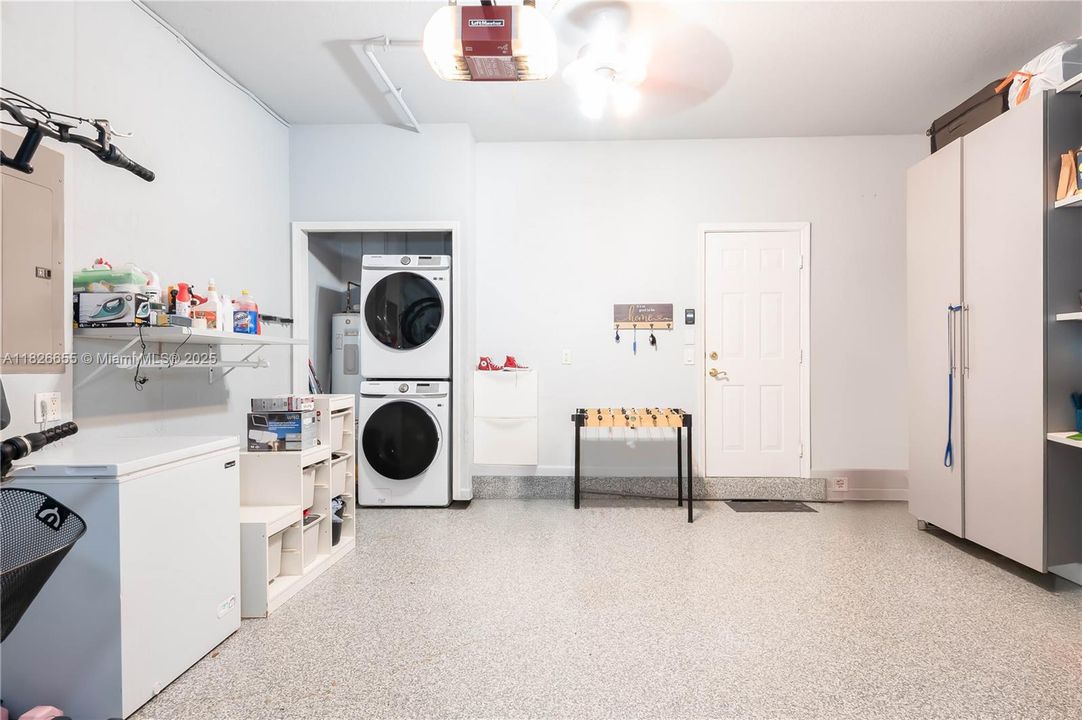 Под контрактом: $630,000 (4 спален, 2 ванн, 1790 Квадратных фут)