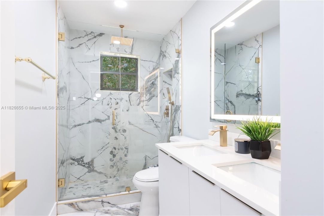 Под контрактом: $630,000 (4 спален, 2 ванн, 1790 Квадратных фут)