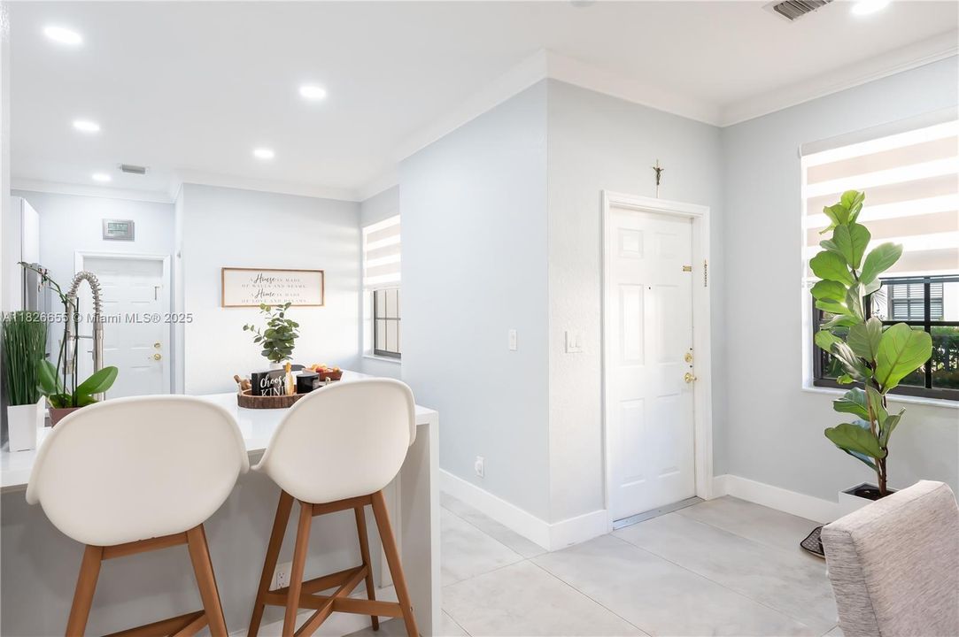 Под контрактом: $630,000 (4 спален, 2 ванн, 1790 Квадратных фут)