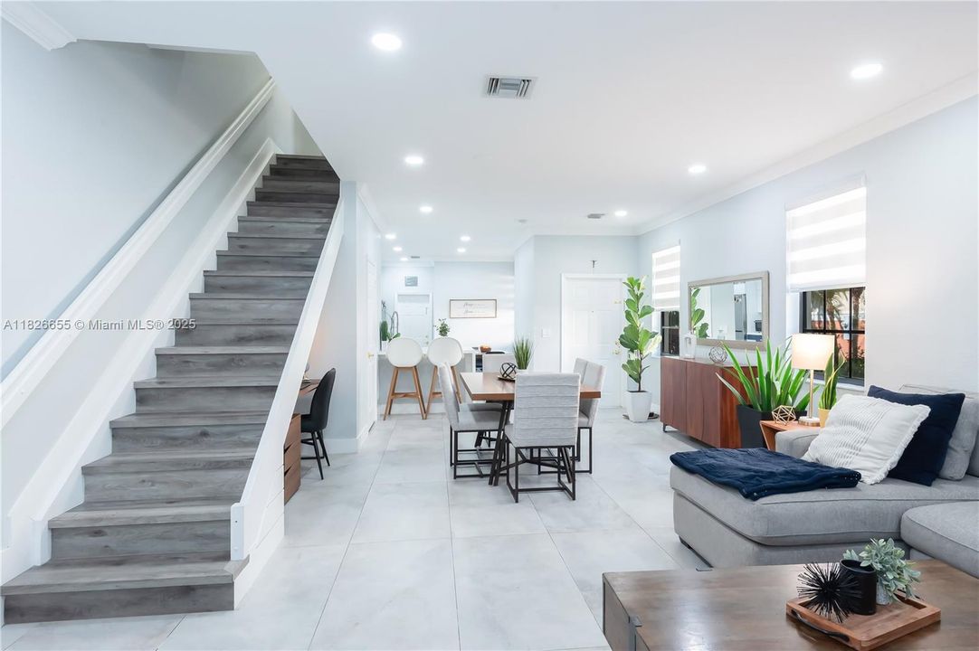 Под контрактом: $630,000 (4 спален, 2 ванн, 1790 Квадратных фут)