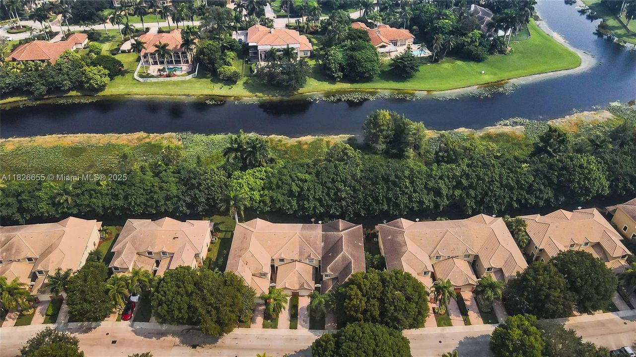 Под контрактом: $630,000 (4 спален, 2 ванн, 1790 Квадратных фут)