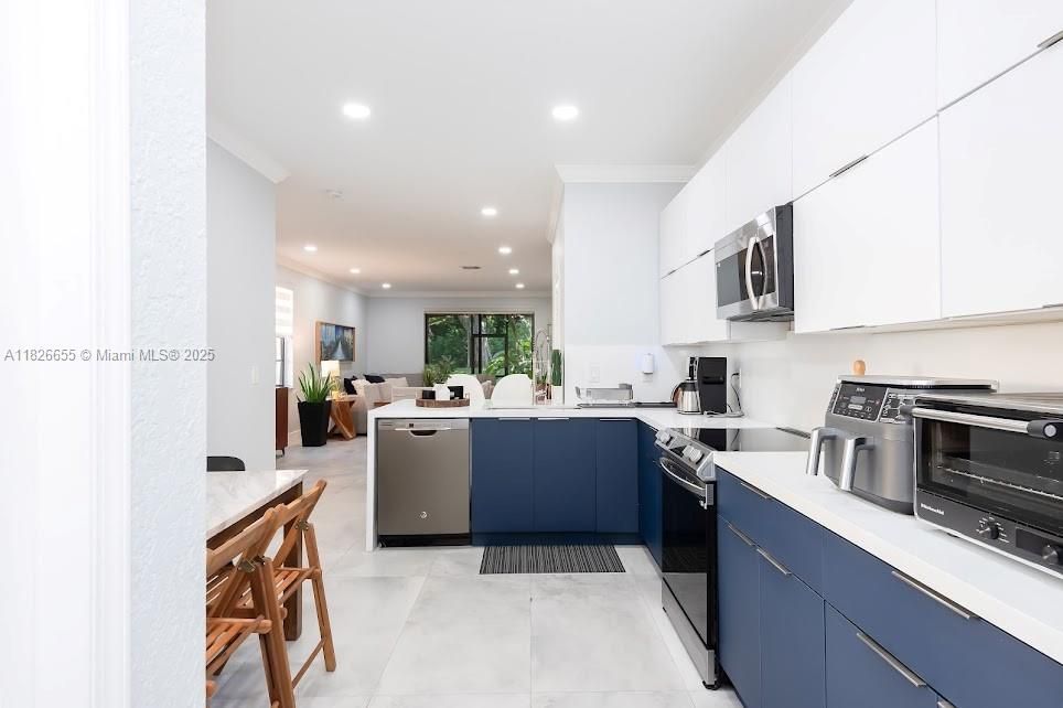 Под контрактом: $630,000 (4 спален, 2 ванн, 1790 Квадратных фут)