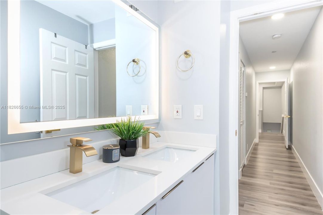 Под контрактом: $630,000 (4 спален, 2 ванн, 1790 Квадратных фут)