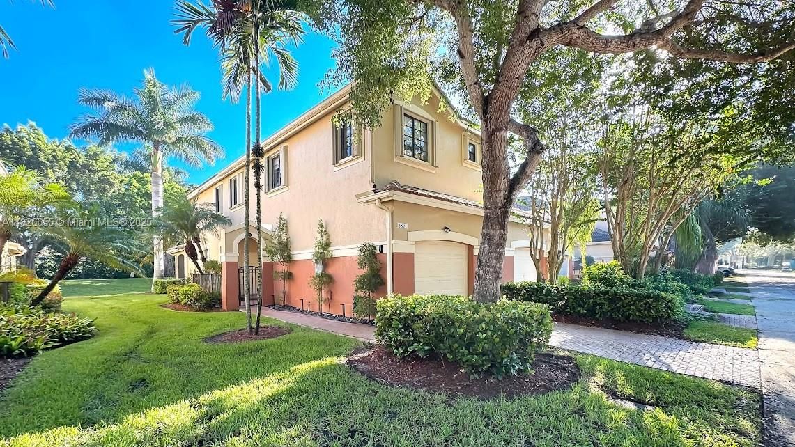 Под контрактом: $630,000 (4 спален, 2 ванн, 1790 Квадратных фут)