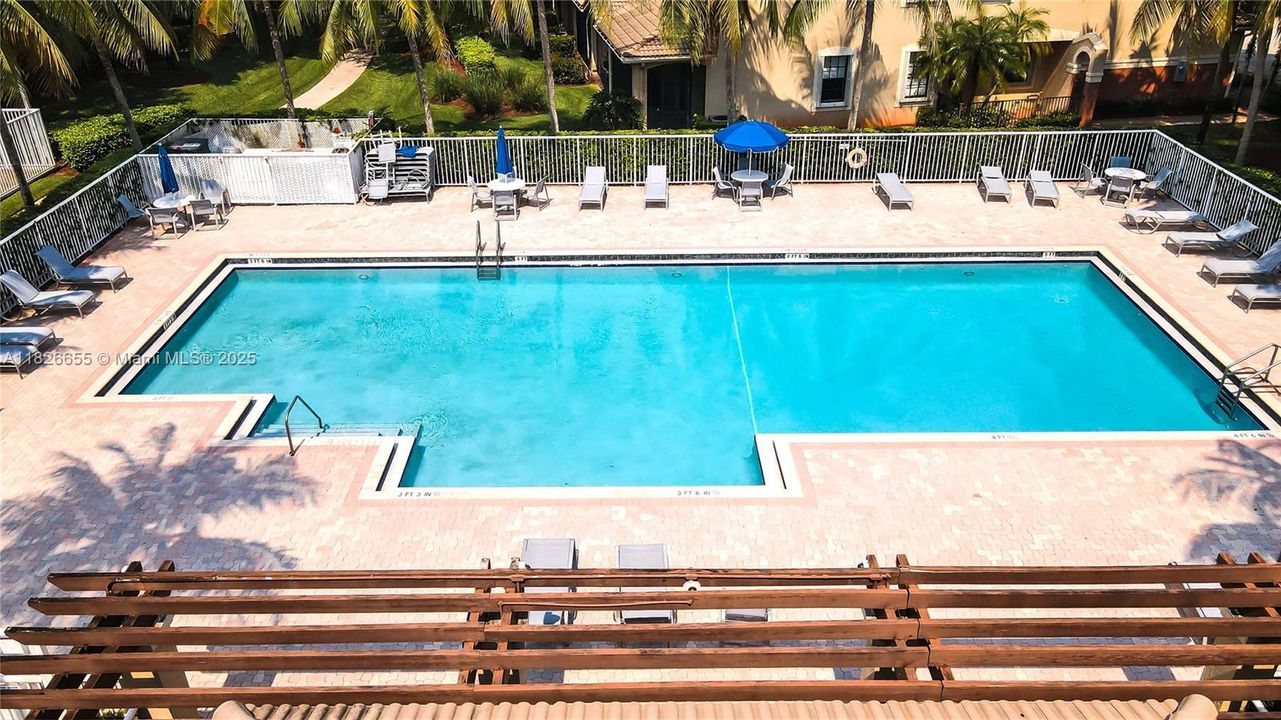 Под контрактом: $630,000 (4 спален, 2 ванн, 1790 Квадратных фут)