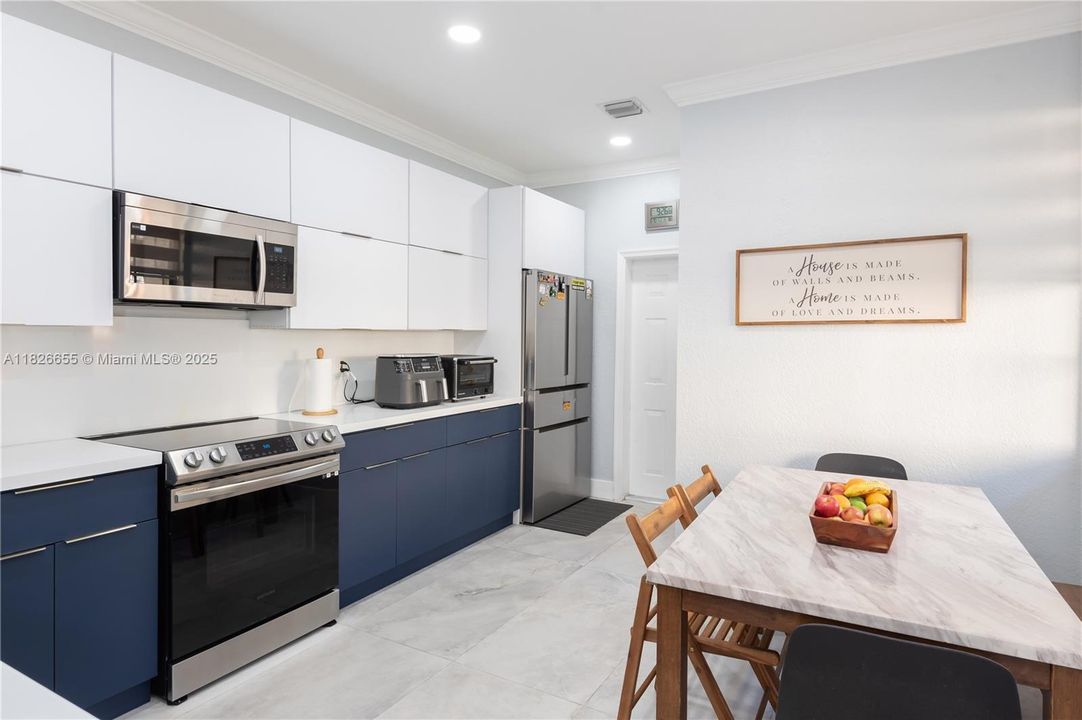 Под контрактом: $630,000 (4 спален, 2 ванн, 1790 Квадратных фут)