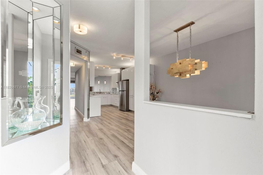 Под контрактом: $249,900 (2 спален, 2 ванн, 1705 Квадратных фут)