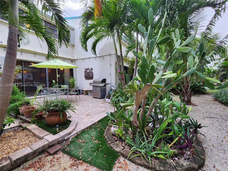 For Rent: $3,750 (2 beds, 2 baths, 1344 Square Feet)