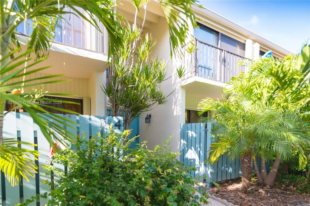 For Rent: $3,750 (2 beds, 2 baths, 1344 Square Feet)