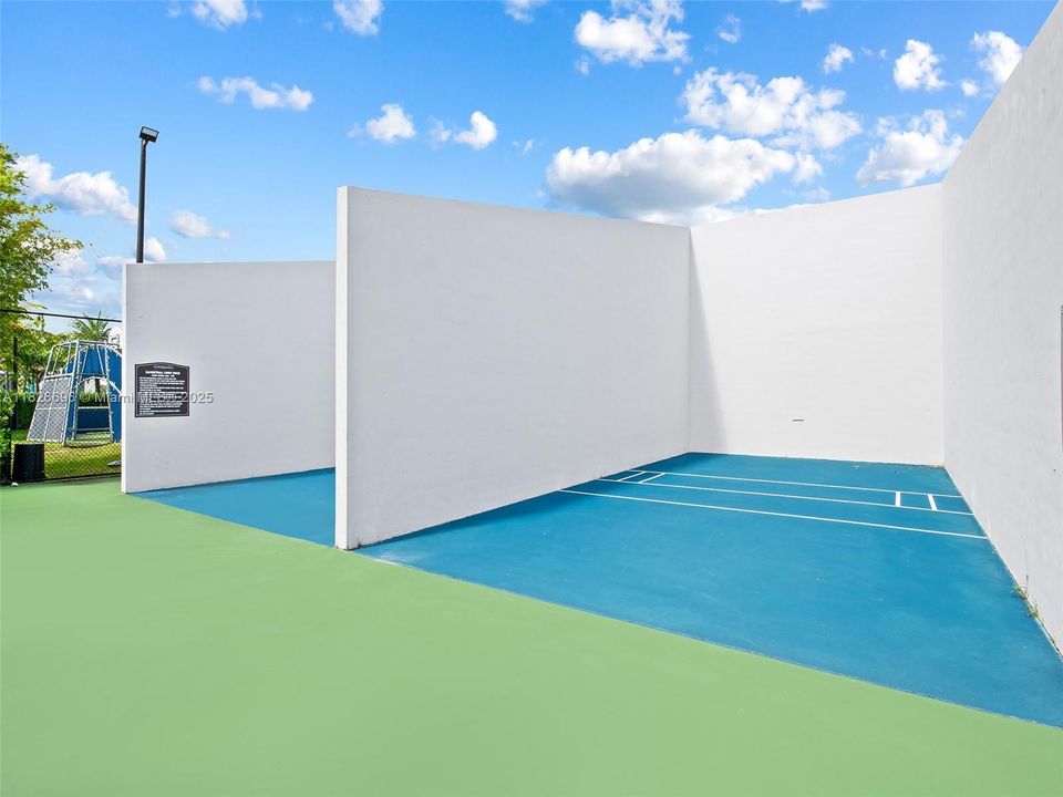 Recently Rented: $4,500 (4 beds, 3 baths, 1714 Square Feet)