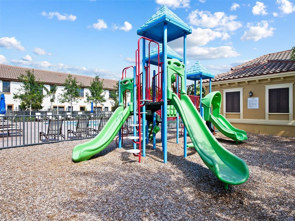 Recently Rented: $4,500 (4 beds, 3 baths, 1714 Square Feet)