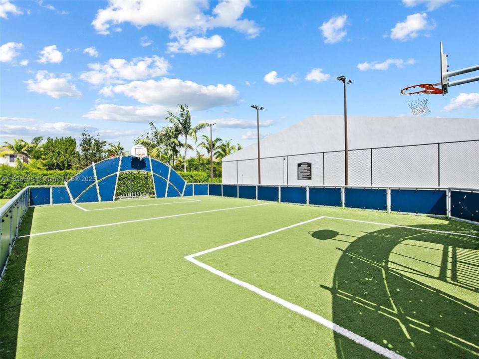 Recently Rented: $4,500 (4 beds, 3 baths, 1714 Square Feet)