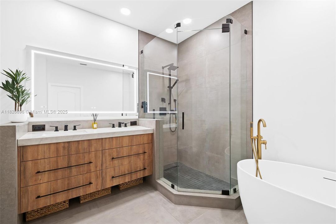 Recently Rented: $4,500 (4 beds, 3 baths, 1714 Square Feet)