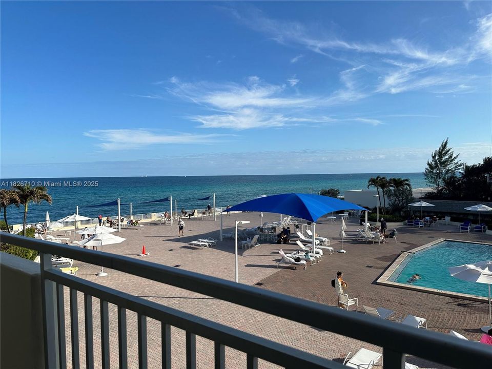 Недавно продано: $399,000 (2 спален, 2 ванн, 1105 Квадратных фут)