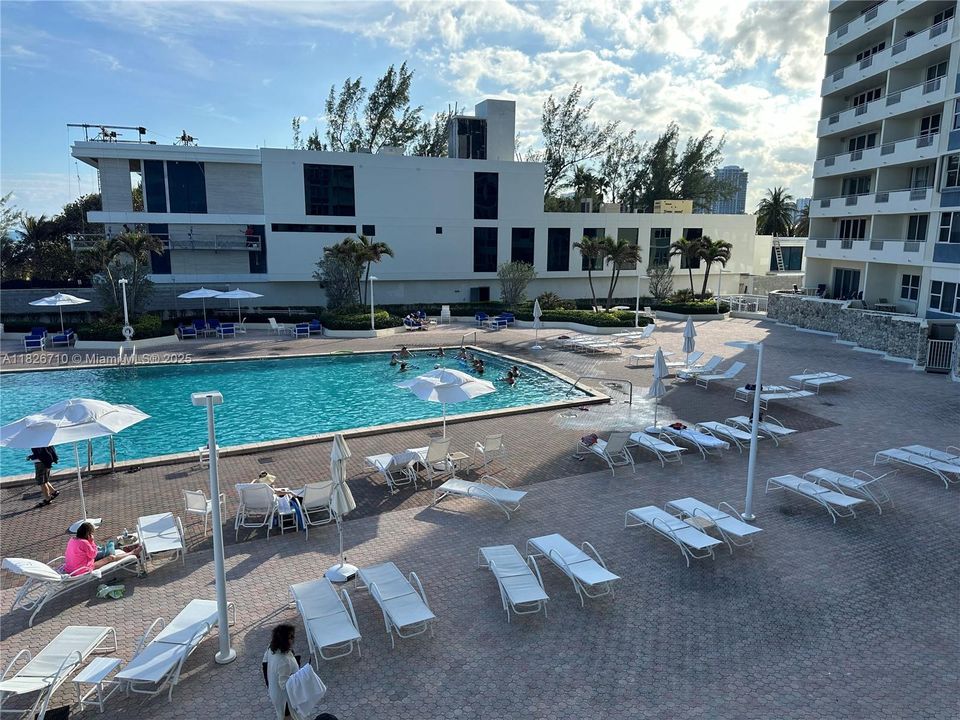 Недавно продано: $399,000 (2 спален, 2 ванн, 1105 Квадратных фут)