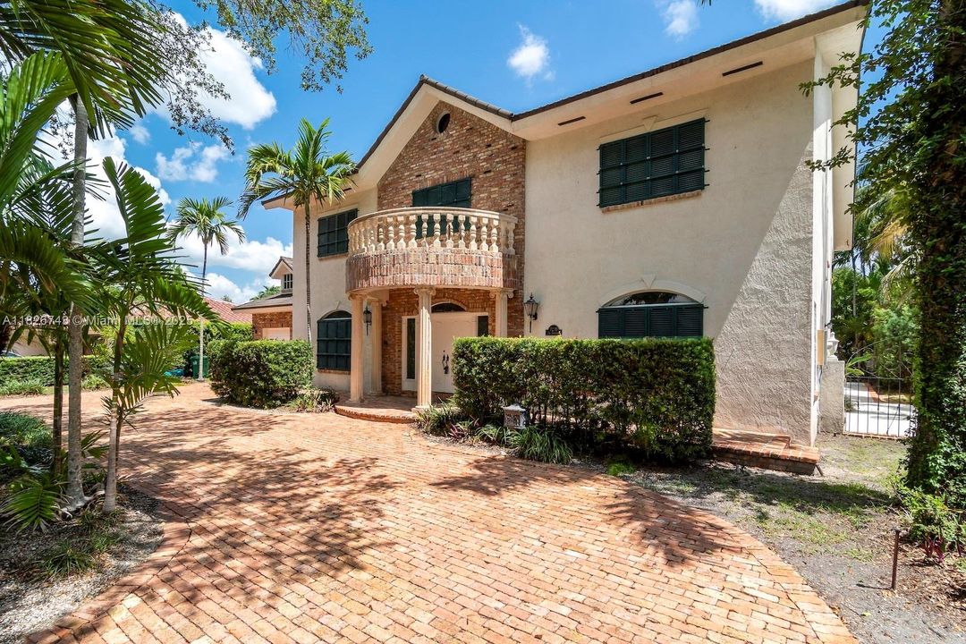 最近售出: $1,399,000 (4 贝兹, 4 浴室, 4092 平方英尺)