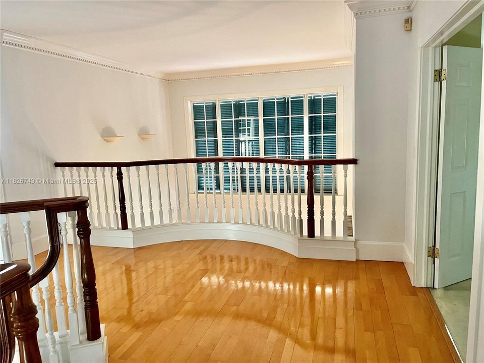 最近售出: $1,399,000 (4 贝兹, 4 浴室, 4092 平方英尺)