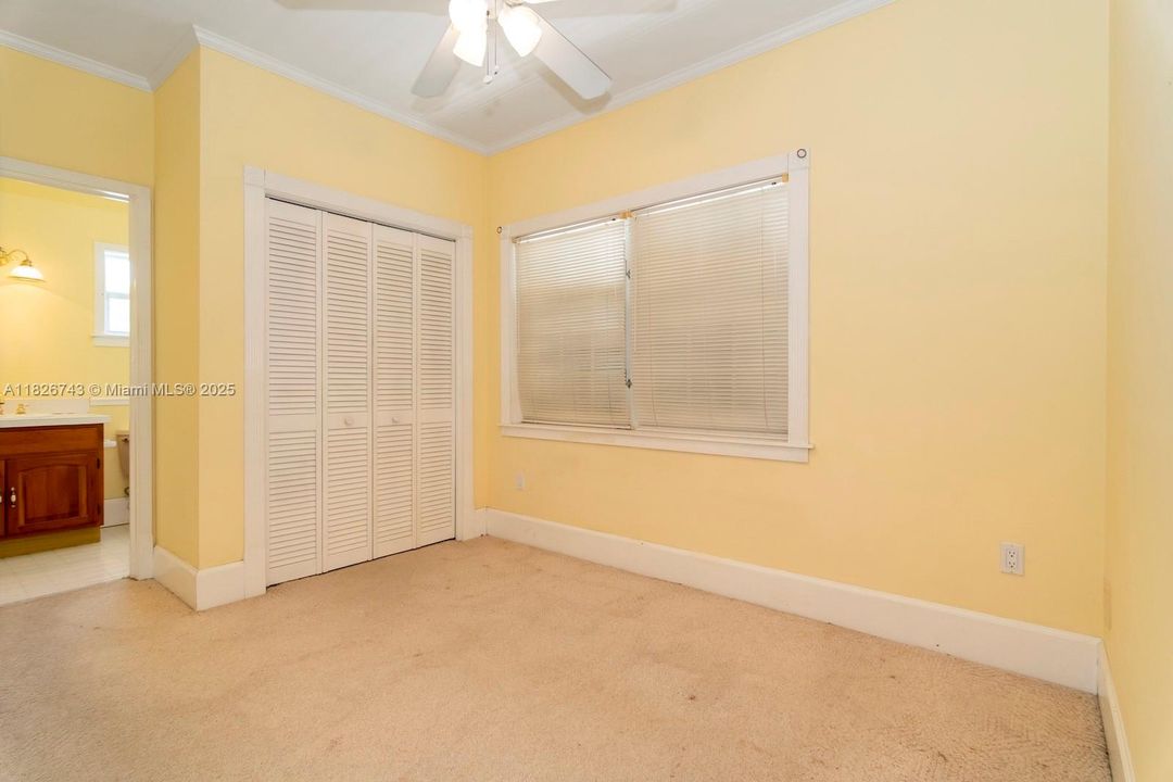 最近售出: $1,399,000 (4 贝兹, 4 浴室, 4092 平方英尺)