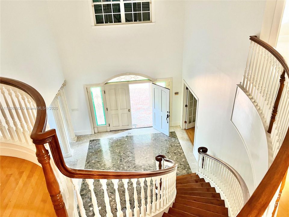 最近售出: $1,399,000 (4 贝兹, 4 浴室, 4092 平方英尺)