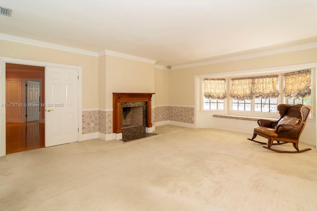 最近售出: $1,399,000 (4 贝兹, 4 浴室, 4092 平方英尺)