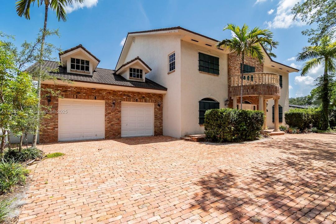 最近售出: $1,399,000 (4 贝兹, 4 浴室, 4092 平方英尺)