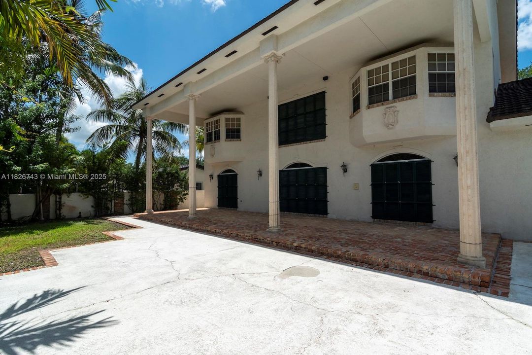 最近售出: $1,399,000 (4 贝兹, 4 浴室, 4092 平方英尺)