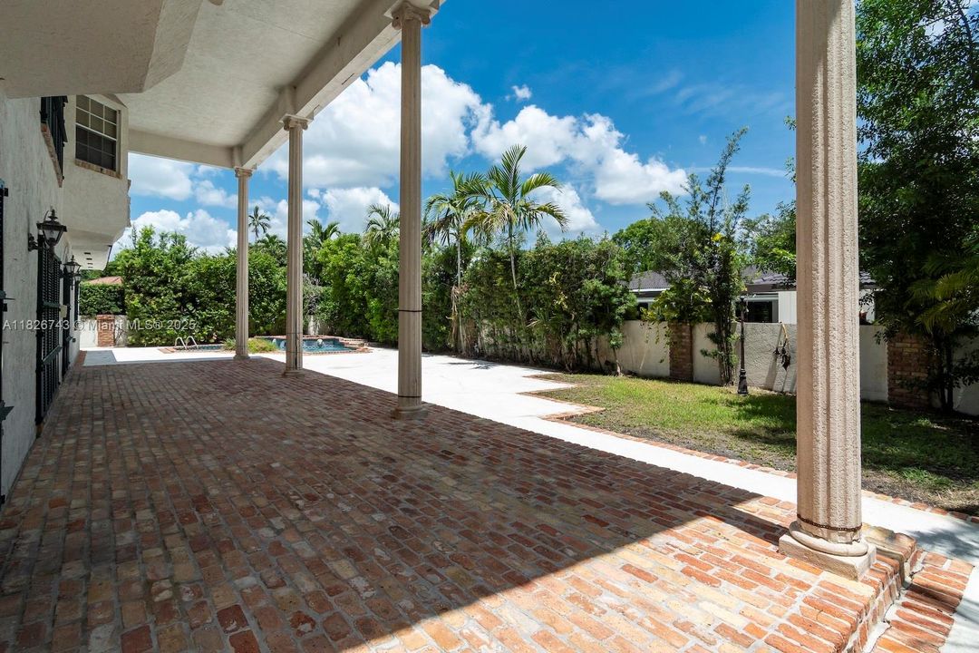 最近售出: $1,399,000 (4 贝兹, 4 浴室, 4092 平方英尺)