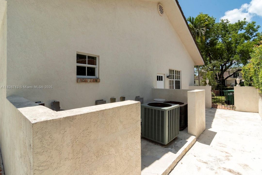 最近售出: $1,399,000 (4 贝兹, 4 浴室, 4092 平方英尺)