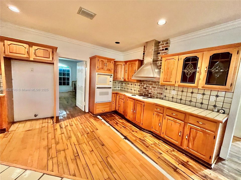 最近售出: $1,399,000 (4 贝兹, 4 浴室, 4092 平方英尺)