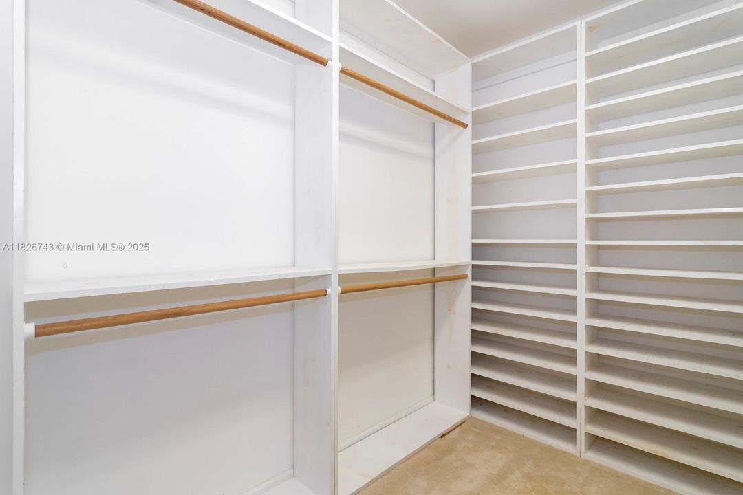 最近售出: $1,399,000 (4 贝兹, 4 浴室, 4092 平方英尺)