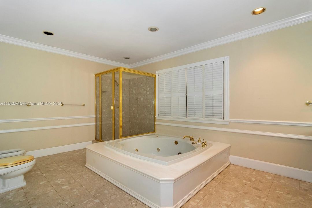 最近售出: $1,399,000 (4 贝兹, 4 浴室, 4092 平方英尺)