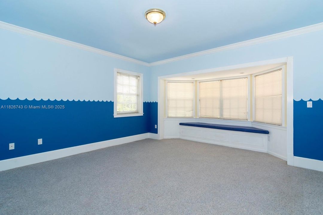 最近售出: $1,399,000 (4 贝兹, 4 浴室, 4092 平方英尺)