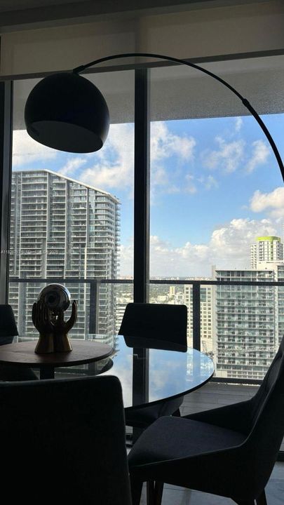 For Sale: $1,495,000 (3 beds, 3 baths, 1660 Square Feet)